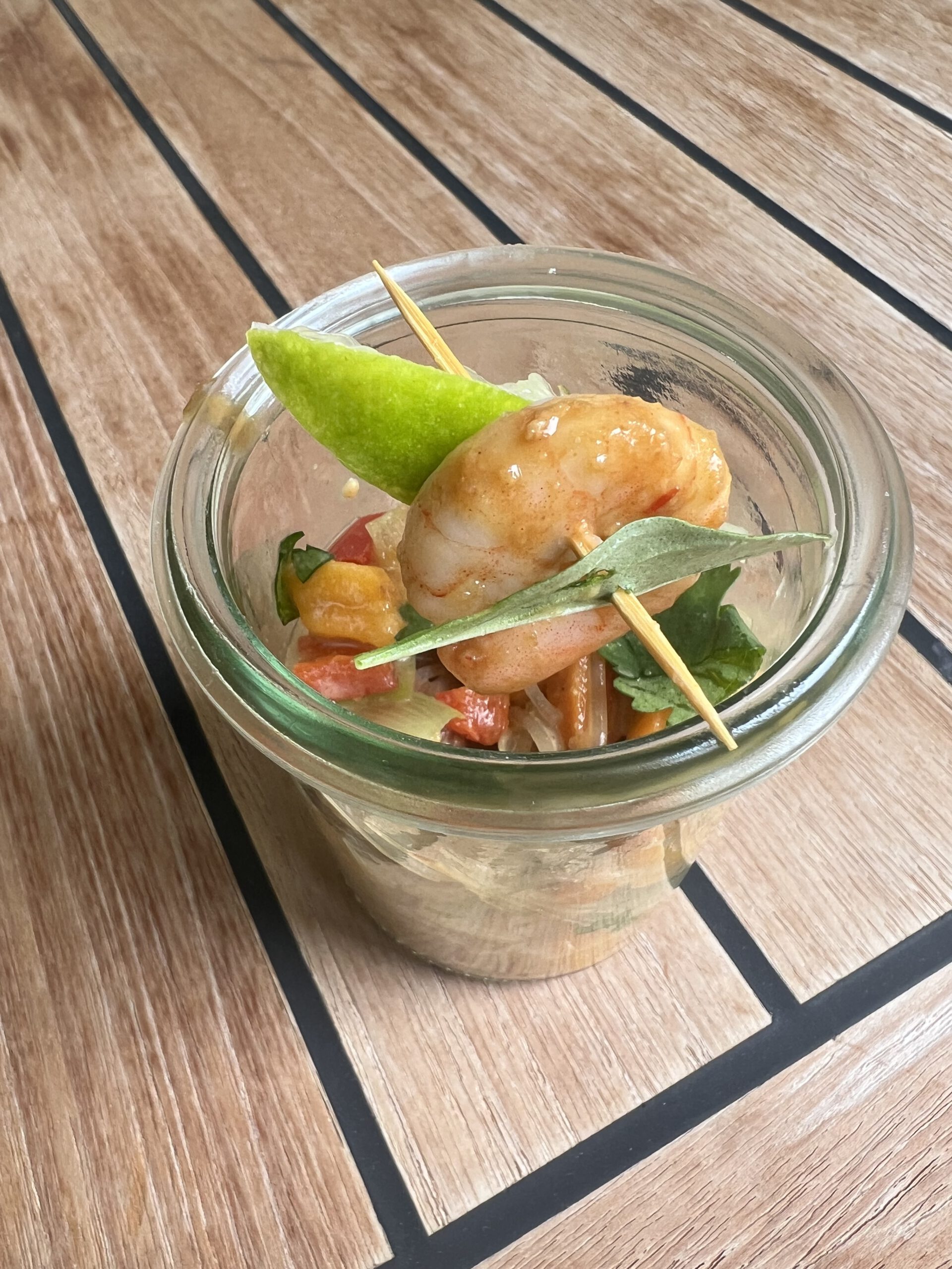 Glasnudelsalat mit Mango & Garnelen