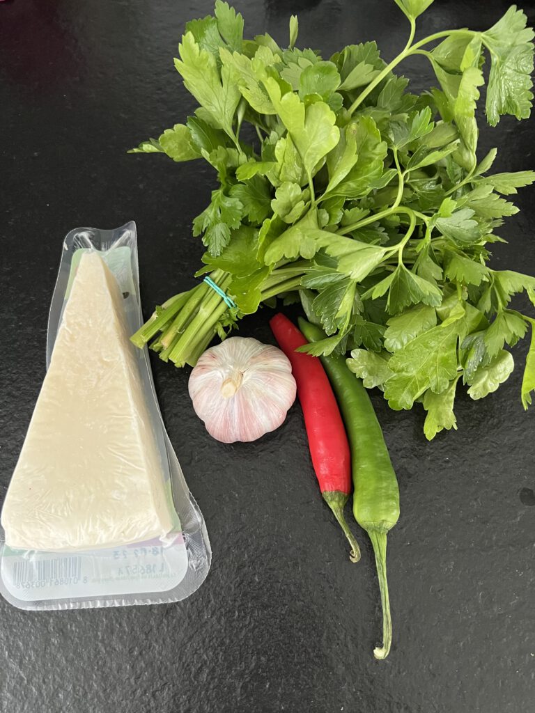 Spaghetti aglio, olio e peperoncini