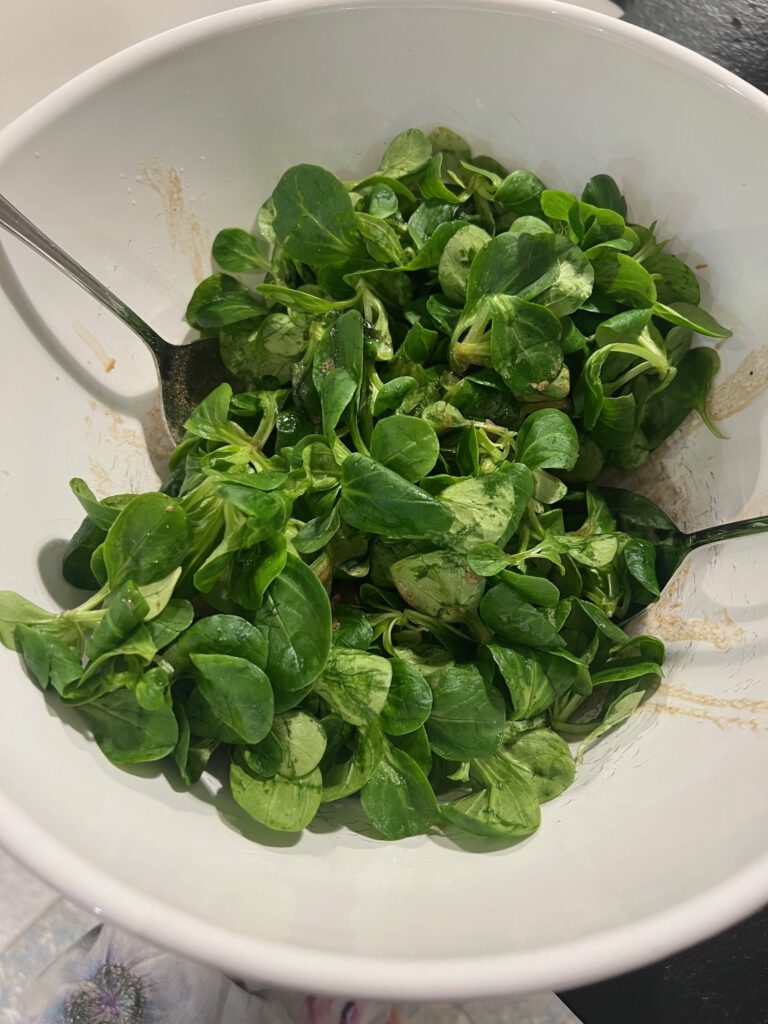 Ackersalat mit Croutons