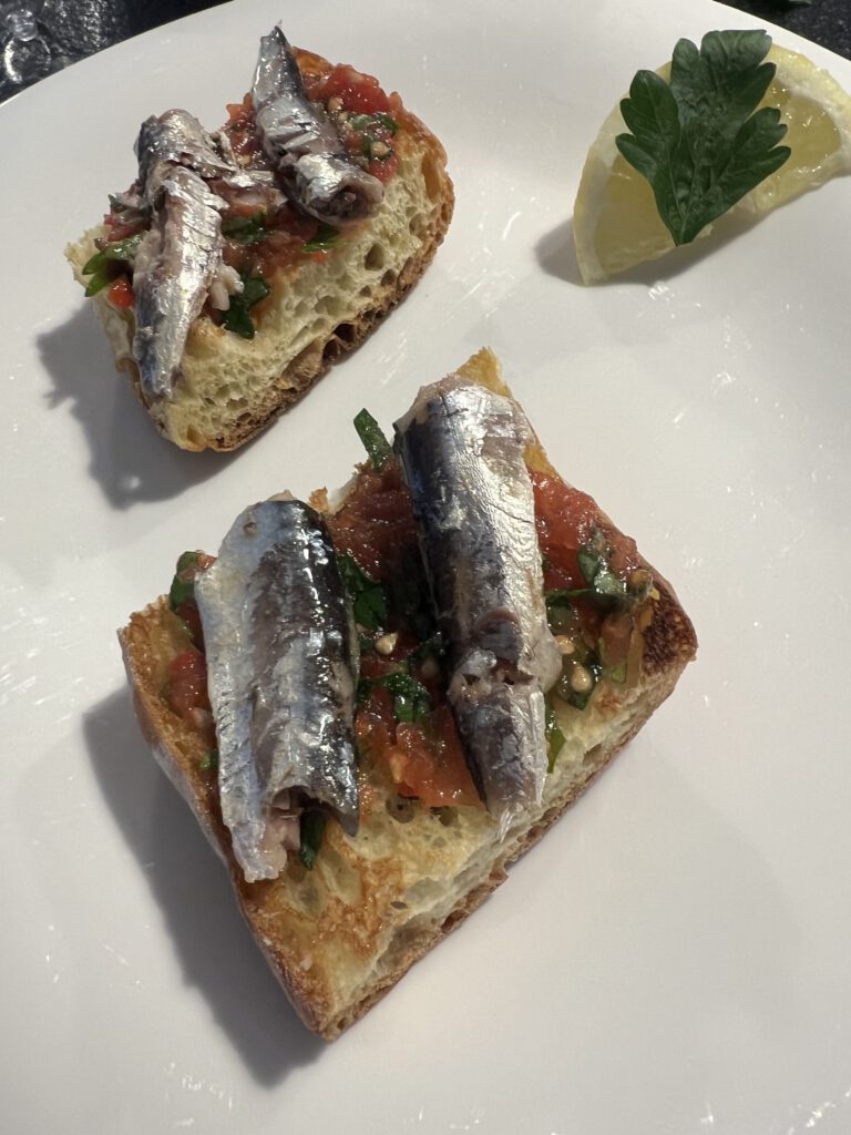 Pan con tomate y sardinas