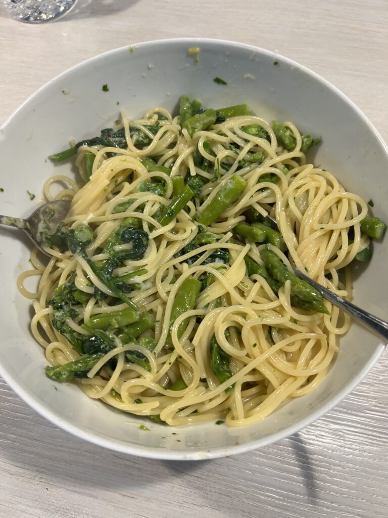 Grüne Gemüse Onepot-Pasta