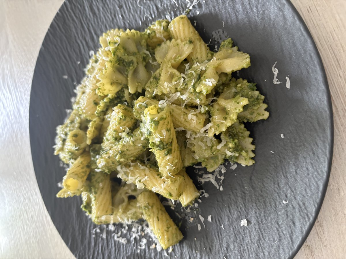 Basilikum-Mandel-Pesto