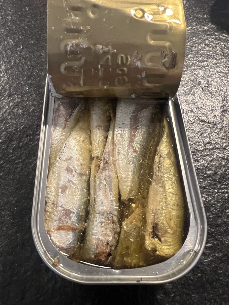 Pan con tomate y sardinas