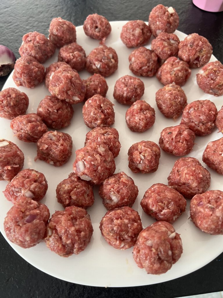 Hackbällchen in Tomatensoße