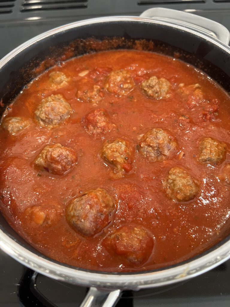 Hackbällchen in Tomatensoße