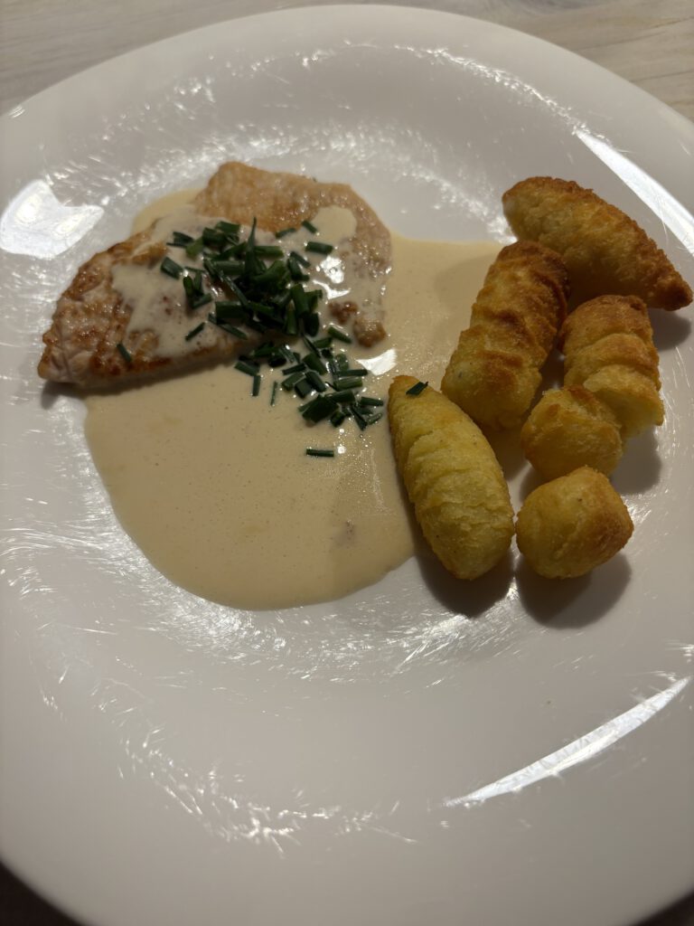 Putensteak in Käsesauce
