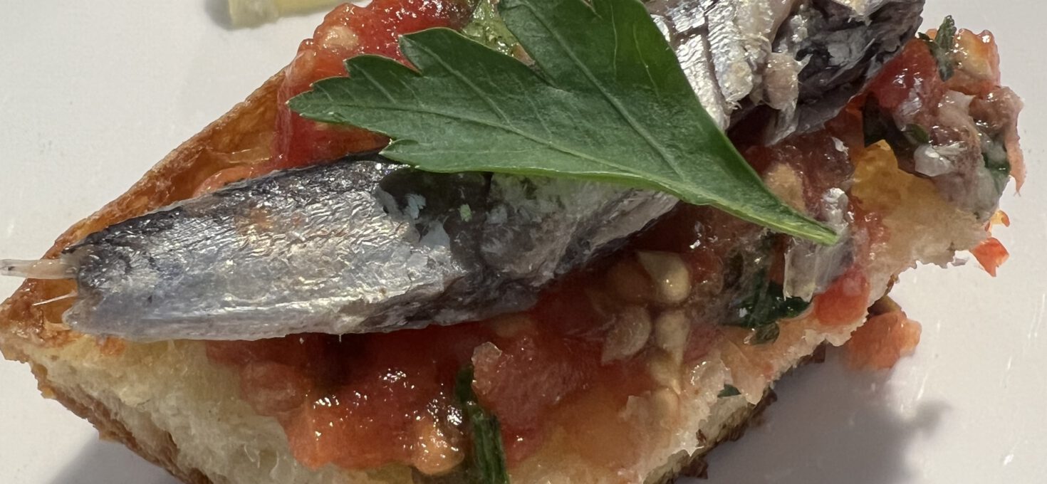 Pan con tomate y sardinas
