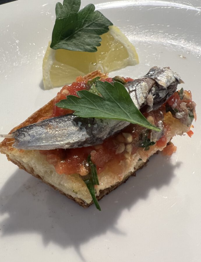 Pan con tomate y sardinas