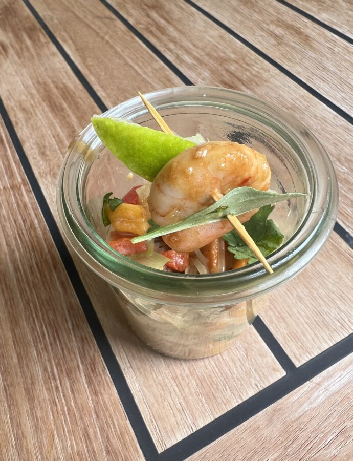 Glasnudelsalat mit Mango & Garnelen