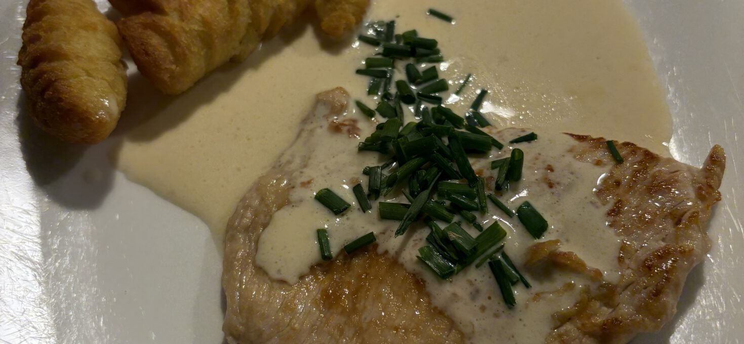 Putensteak in Käsesauce